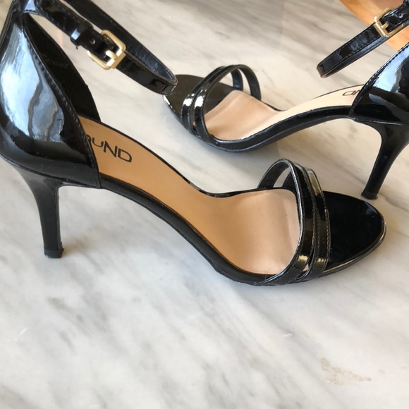 Like new black patent heel pumps with ankle strap - Picture 2 of 5